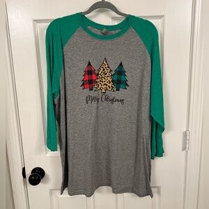 Jerzees Gray and Green Raglan Shirt
